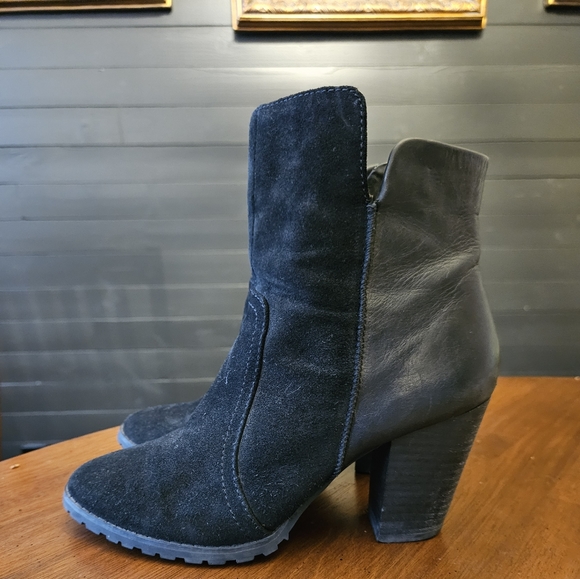 Tahari Glenn Black Leather & Suede Ankle Booties Women's Size 7 gold zipper - Picture 6 of 8